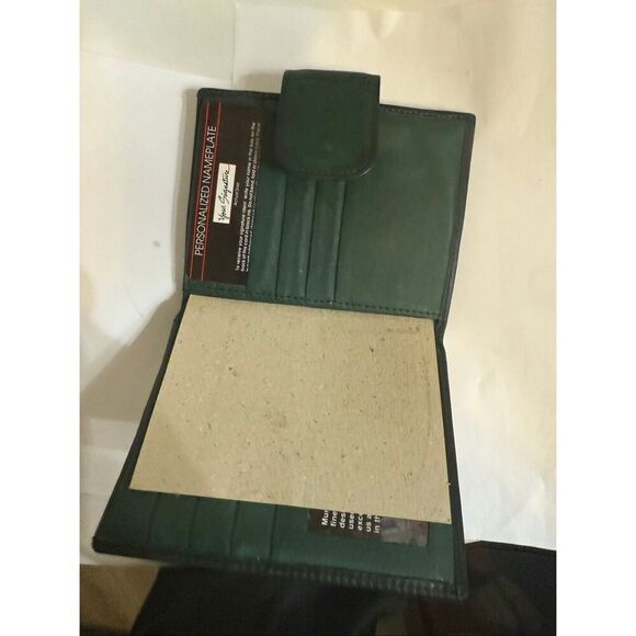 Mundi Women's Leather Bi-fold Multiple Card Slots Wallet Green OS NWOT - Picture 2 of 8